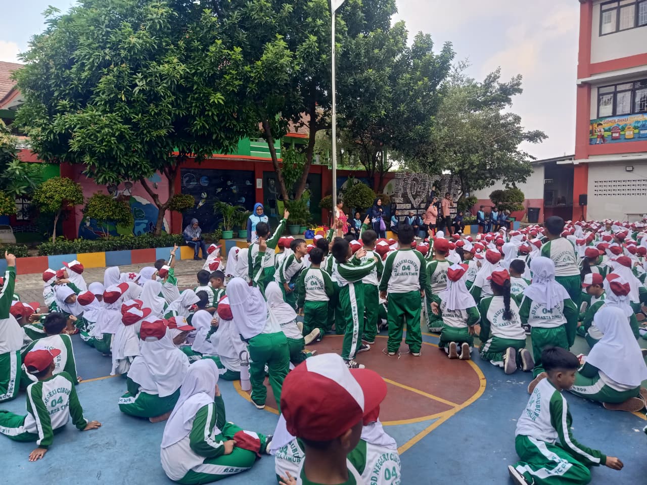 Wisata LiterAsyik Ke SDN Cibubur 04